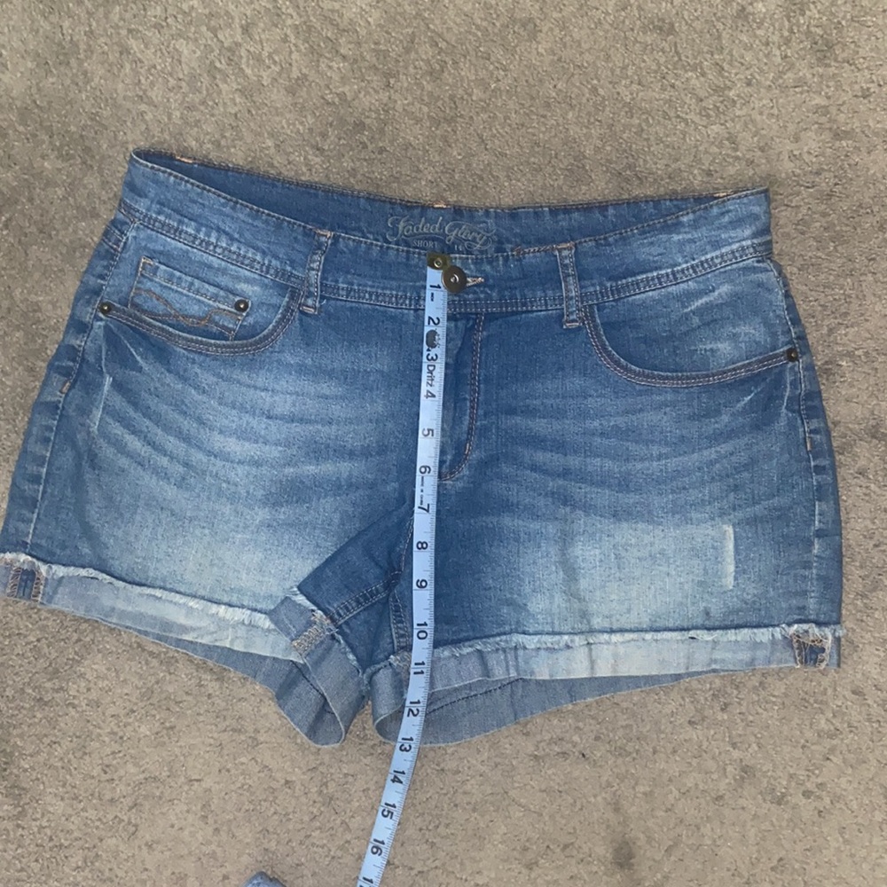 Shorts - Picture 4 of 5